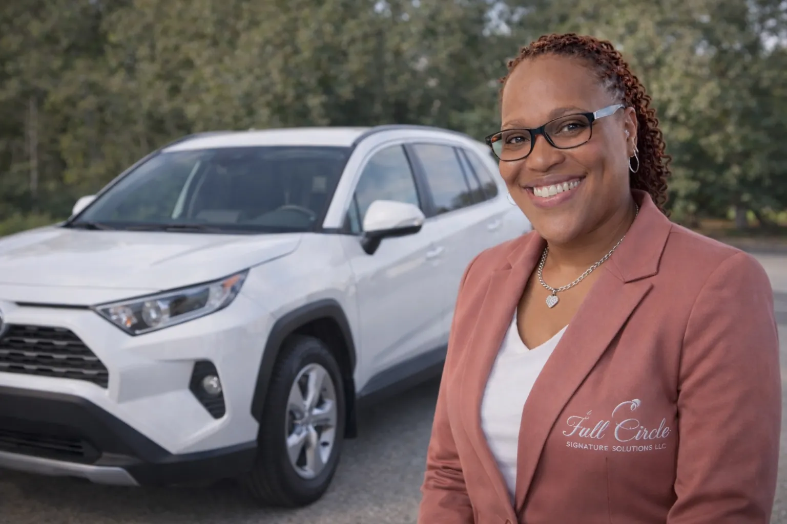 mobile notary woman landscape optimized